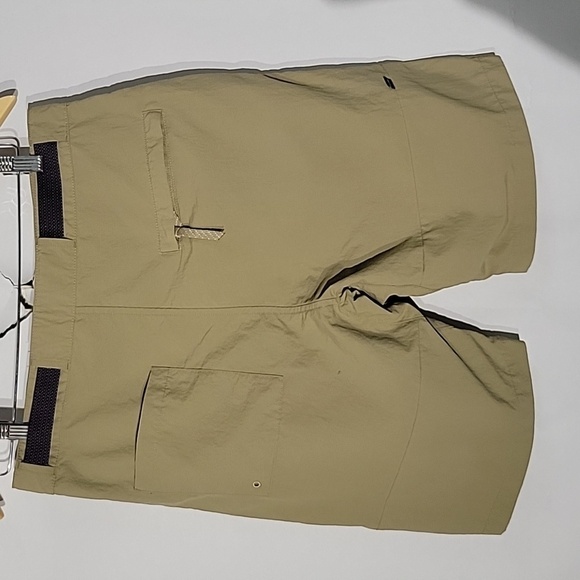 Nike Youth SB (Skateboading) Shorts with Adjustable Belt, Size Medium - Picture 3 of 11